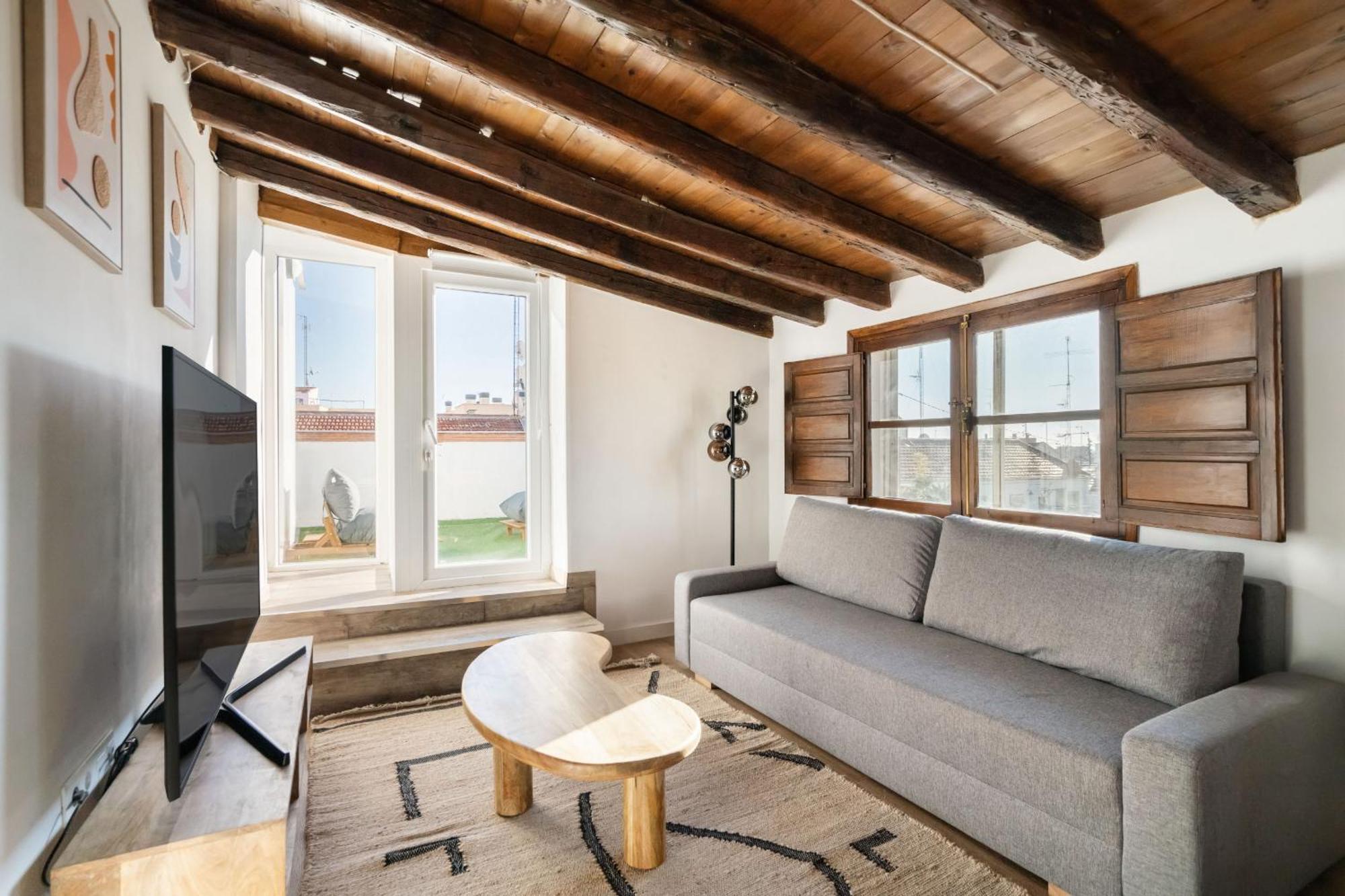 Atico Con Terraza En Lavapies Alquiler Temporal Lägenhet Madrid Exteriör bild