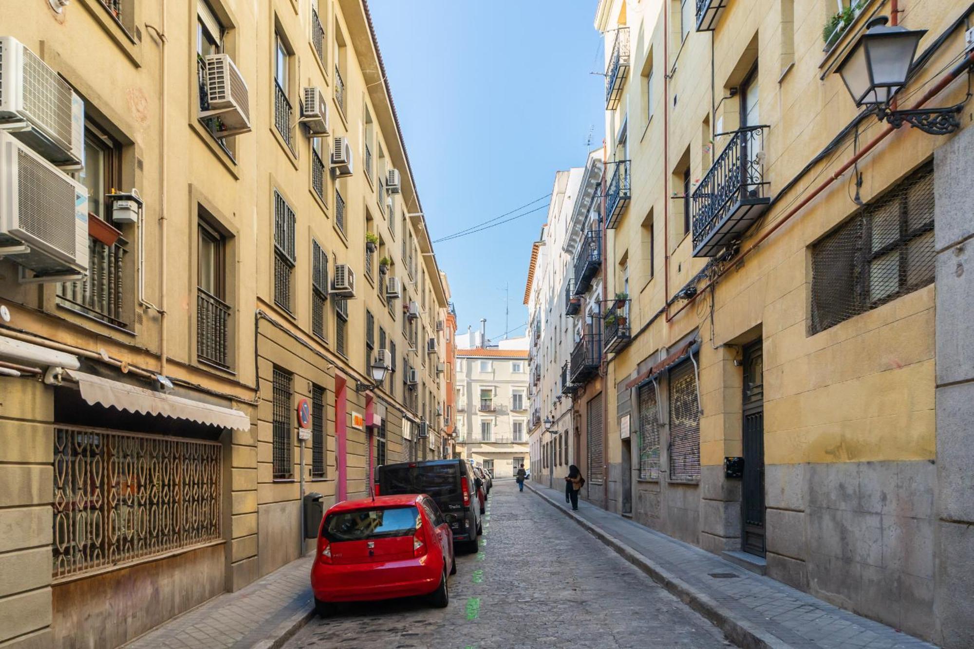 Atico Con Terraza En Lavapies Alquiler Temporal Lägenhet Madrid Exteriör bild