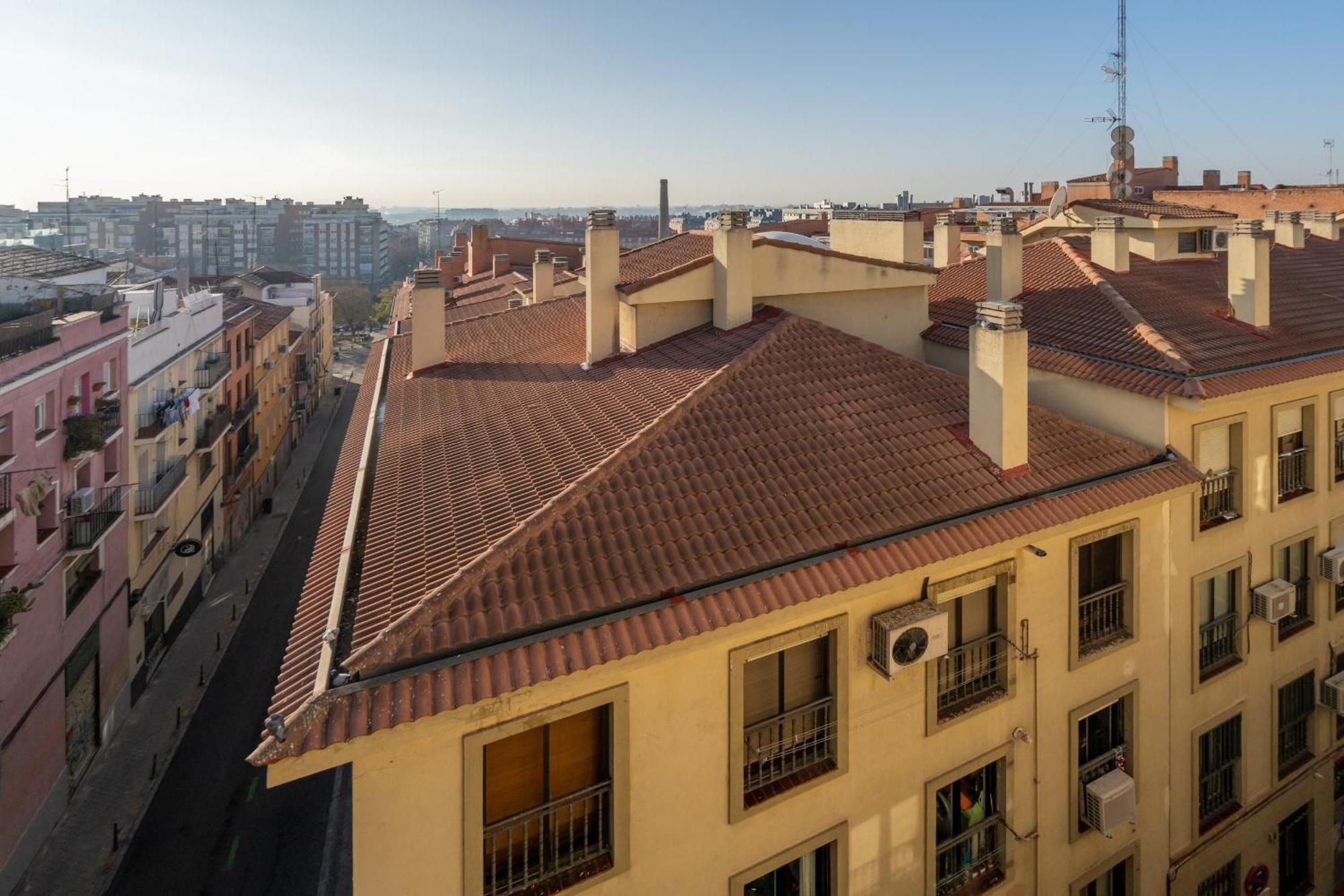 Atico Con Terraza En Lavapies Alquiler Temporal Lägenhet Madrid Exteriör bild